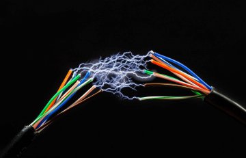 接電的時候?yàn)楹螘a(chǎn)生火花？如何防止火花產(chǎn)生